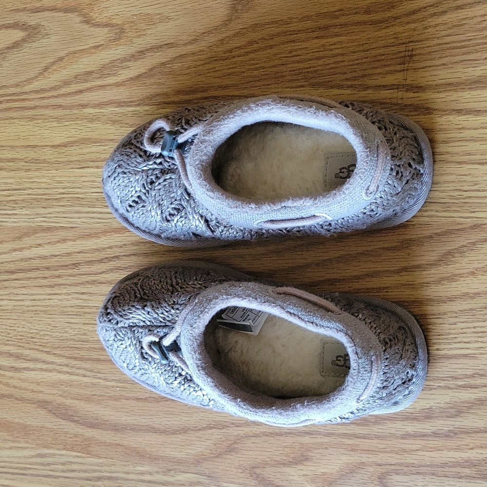 UGG slippers unisex size x- small us 13